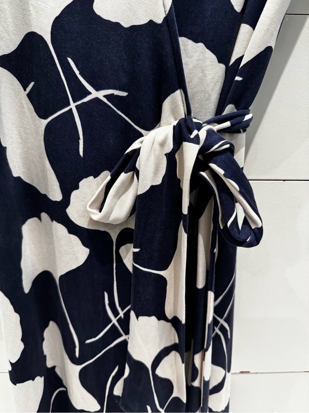 Diane Von Furstenberg Navy and White Printed Wrap Dress - Picture 6 of 7